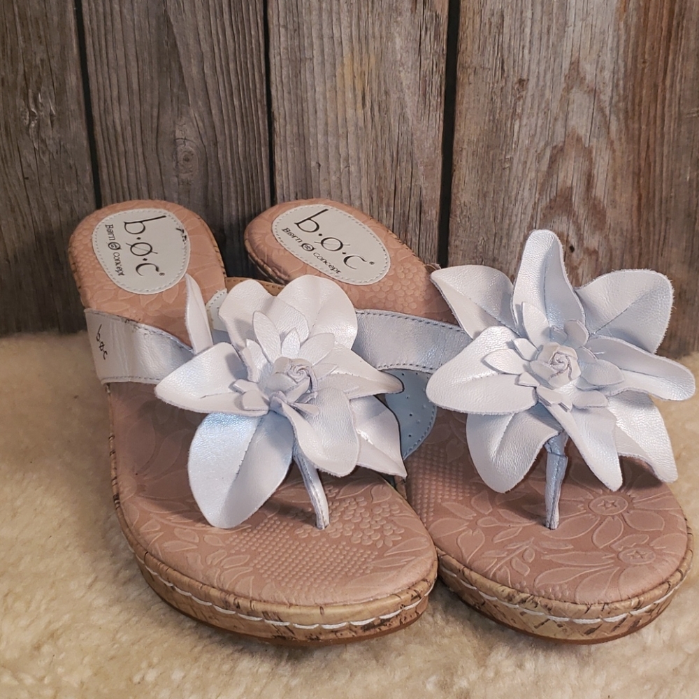 B.O.C womens cork floral leather strap size 9